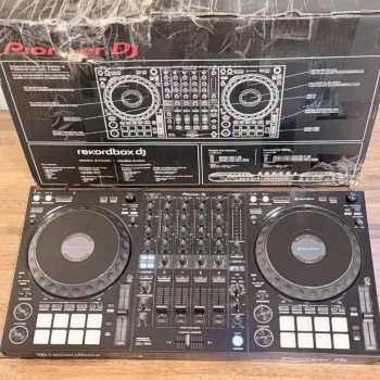 Pioneer DDJ-1000 Rekordbox DJ Controller == 700 USD